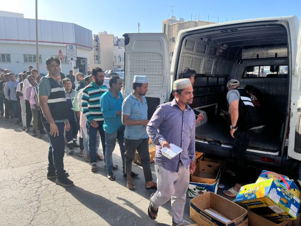 <p>Workers collect iftar meals during the distribution drive</p>
<p>Members of the local biker group Desi Riders have distributed 1,000 iftar packets to workers in Manama.</p>
<p>The group, set up in 2006, has been providing hot meals as part of its annual Ramadan food drive since last month.</p>
<p>It is common for charitable organisations, volunteers and individuals to collect and distribute meals to the less-fortunate during the holy month.</p>